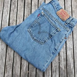 Old Levi’s Classic Relaxed 550 Jeans tapered leg.